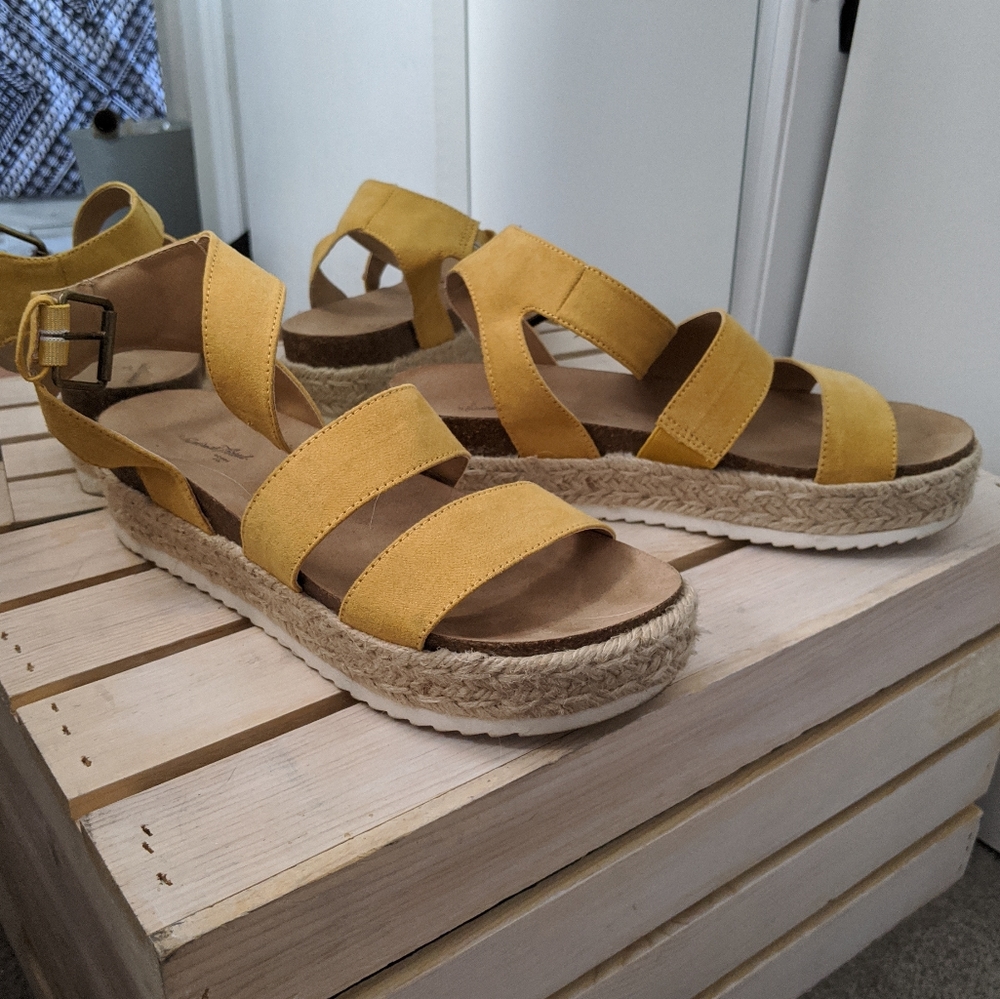 Mustard espadrille